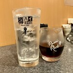 杏樹亭 岸根店 - 「サワー（税抜￥580）」「赤ハウスワイン〈イタリア産〉（税抜￥600）」