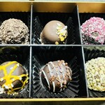 GODIVA Chocolatier - 季節のトリュフ