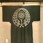 杏樹亭 岸根店 - 店内に飾られている着物（半纏）