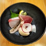 いざかや しん - 割鮮本日盛り合わせです(o^^o)