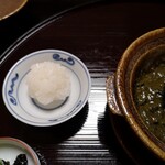 よし町 - 後から提供、御飯玉。弱めに寿司酢。ソースと和えて召し上がれ