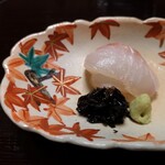 よし町 - 【造り】１、☆平目昆布〆。１切れ食べちゃった後です