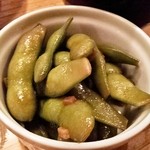 おでん屋　独楽 - 枝豆のピリ辛ガーリック炒め