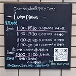 チーズケーキと彩りカレー Luna piena - 調理はワンオペ。ハードスケジュールですね。