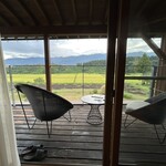 薪の音 - 部屋からのテラス