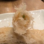 肉汁水餃子 餃包 - 海鮮ぷりぷり網春巻き　断面