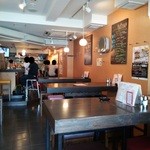 京都ダイナー - 『京都ダイナー』さんの店内！テーブル席とカウンター席の様子～♪(^o^)丿
