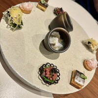 Luca - 前菜の数々 甘海老とチーズ、和牛とキャビア、青のりとムール貝、ケークサレと秋刀魚、半熟卵と水タコ