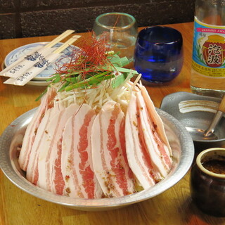 名物！あぐー豚のラー油鍋