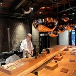 鶏匠 催 - カウンターは楠木の一枚板