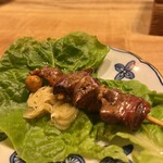 鶏匠 催 - せぎもをサンチュで巻いて