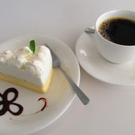 ストーリーカフェ - ダブルチーズケーキ、コーヒー
