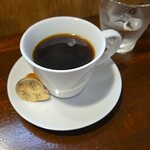キッチン ブルー グローブ - ホットコーヒーのアップ