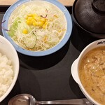 松屋 - リトアニア風ホワイトソースハンバーグ定食