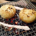 塩ホルモン 炭楽 - 焼きおにぎり美味しそう