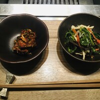 焼肉うしごろ 横浜店 - 茄子キムチ・季節の混ぜナムル