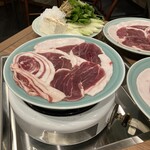 ももんじや - 大皿に乗った猪肉3皿。ボリューム満点