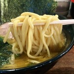家系ラーメン クックら - 麺リフト。