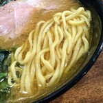 家系ラーメン クックら - 王道家の中太麺。