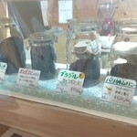 グダン コーヒー豆店 - コーヒー豆が並んでいます