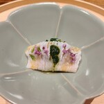 温石 - レアなカマス。空芯菜と春菊ソースでいただきます
