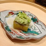 温石 - 焼きナス。ずんだとの相性が抜群。焼き目の香ばしい苦味も大人の味