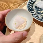 温石 - 肝醤油にウスバハギを乗っけたところ