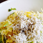 Smoke & Vegetable Bistro SARU - シラスと白菜のオイルパスタ
