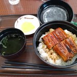 やらまいか亭 - うなぎ丼（ややアップ）
