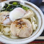 ヨコクラうどん - 鶏チャー温玉トッピング掛けバージョン