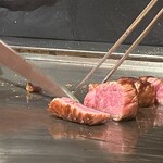 モンスターズテーブル - ミディアムレアで