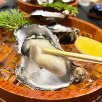いかだ荘 山上 - 秋季限定 牡蠣コース(8〜10月)
                    ［名代］生牡蠣（伊勢志摩プレミアムオイスター）