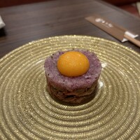 焼肉 いのうえ 国分寺店 - 瞬間燻製炙りユッケ