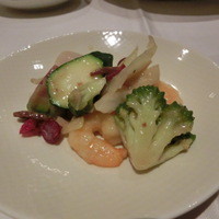 南国酒家 原宿本店 - タイラギ貝と天然海老、長崎県雲仙伝統野菜「こぶ高菜」ズッキーニ、白ゴーヤのTOKYO伊勢海老XO醤炒め