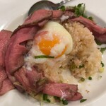 ジェイズカレー - 中に隠れた温玉