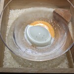 NH - 枡の中にはお米を敷いてありました