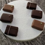 NH - ヴァローナの3種類のボンボンショコラ