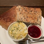 270167165 - ゴマトースト、黒糖トーストのハーフandハーフ