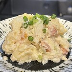 大衆酒場 もつ焼きと肉刺し ぶた横丁 - ポテサラ