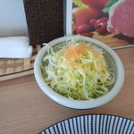 (おかわり無料の)キャベツ