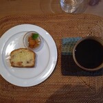 irie + garden & cafe - 柿のパウンドケーキと季節のコーヒー