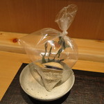 神保町 傳 - 大浅利、芹、海苔酢、焼若布、砂浜と共に