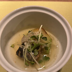 カジュアル 鉄板 伊達 - カジュアルコース７１５０円。秋刀魚と緑ふわとろ茄子。サラダと共に良い箸休めですね。ドリンク提供遅すぎて、幹事さん冷や汗。。急かすように追い出されもするので、飲み放題はやめた方がいいですよ