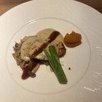 カジュアル 鉄板 伊達 - カジュアルコース７１５０円。秋鮭の鉄板焼き 茄子ソース。半個室だと、こういうお料理は、厳しいですね。冷めてました。。。