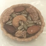 ポトリベーカリー - キャラメルナッツのタルト（330円）