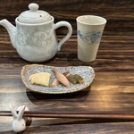 菜食健美 美卯 - 漬物3種盛り
      ダイコンの日本酒漬け
      ミョウガの甘酢
      カリモクのサワー漬け