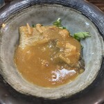 菜食健美 美卯 - 「焼き鯖の味噌煮」は甘辛く時にコク深いのはエノキとサバの旨みのおかげか。水菜のシャキシャキ感も加わって、フレッシュなサバの味噌を存分に楽しむことができようか。