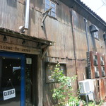 umie - 北浜アリーは倉庫をリノベーションした雑貨やカフェが集まったモール。