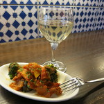 Bar Mar  Espana - 野菜とトマトの煮込み490円とグラスワイン380円。