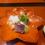 食堂こなん - お造り 車海老・墨烏賊・天然縞鯵・本鮪赤身の湯霜浸け　